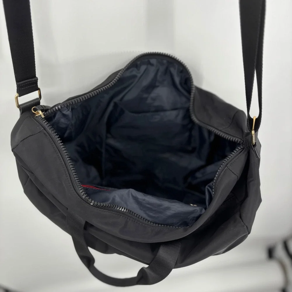 Tommy Hilfiger Black Nylon Messenger Crossbody Bag‎ Red White Blue Stripe Logo